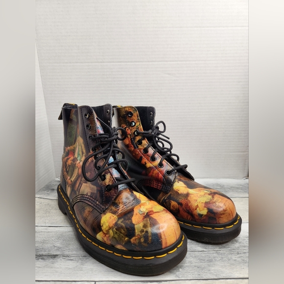 Dr. Martens WILLIAM HOGARTH PASCAL 1460 Boots - Picture 4 of 12
